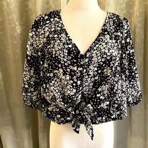 Sienna Sky top. Medium. Runs small